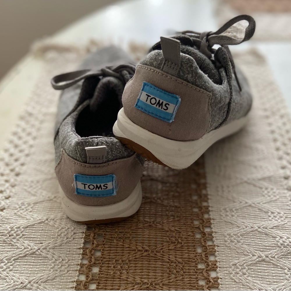 TOMS Women’s sneakers